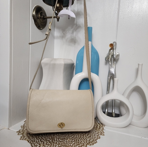 Vintage Coach Ridgefield Flap - Picture 3 of 15